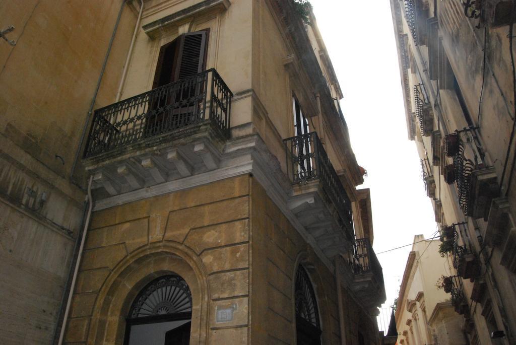 Palazzo Del Centro Panzió Lecce Kültér fotó