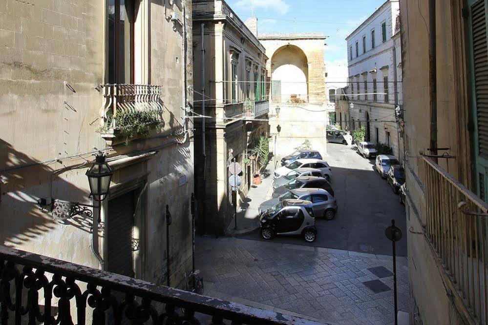 Palazzo Del Centro Panzió Lecce Kültér fotó